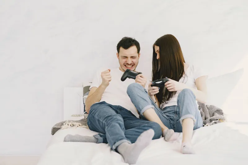 From DMs to DTR: Knowing When to Make It Official in a Niche Community Romance